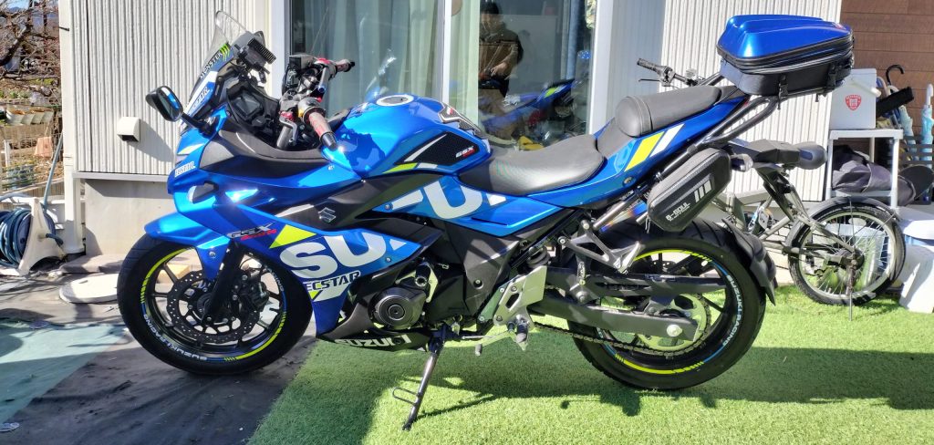 GSX250R専用 タンデムグリップ付きリアキャリア – 安全で快適なツーリングを実現するエンデュランス製