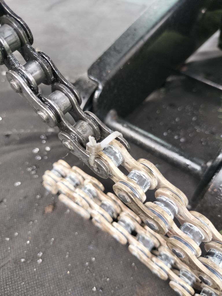 知らなかった!バイクのチェーンを自分で交換する超簡単な交換費用最安のやり方はこれだ!【GSX250R】