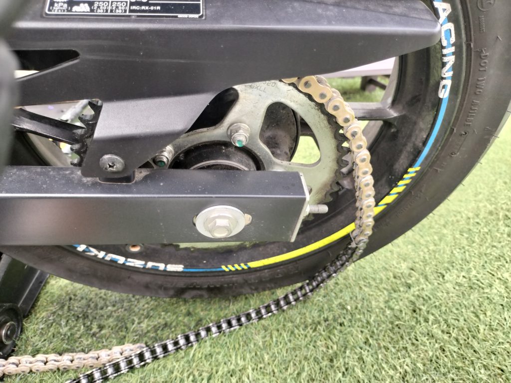 知らなかった!バイクのチェーンを自分で交換する超簡単な交換費用最安のやり方はこれだ!【GSX250R】