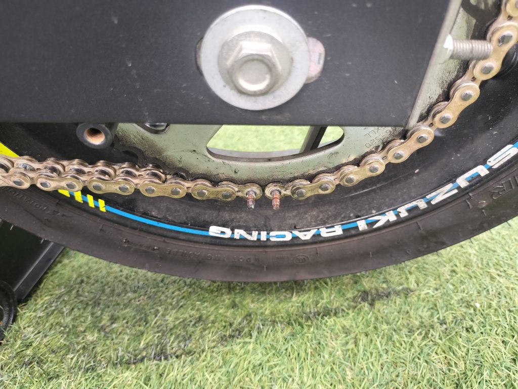 知らなかった!バイクのチェーンを自分で交換する超簡単な交換費用最安のやり方はこれだ!【GSX250R】