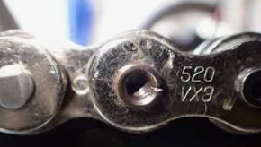 知らなかった!バイクのチェーンを自分で交換する超簡単な交換費用最安のやり方はこれだ!【GSX250R】