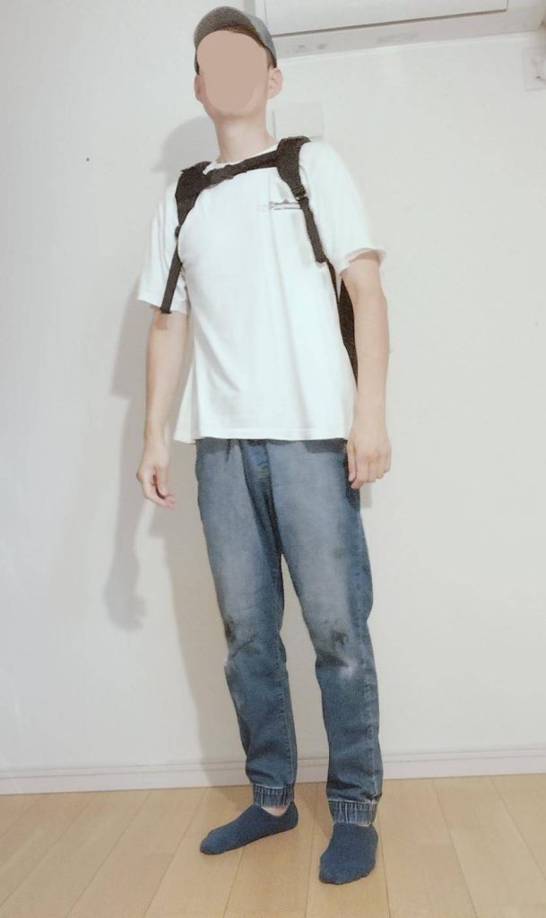 グレゴリー ジャーニーマン V2 を背負った男性 通勤や通学におすすめのリュック