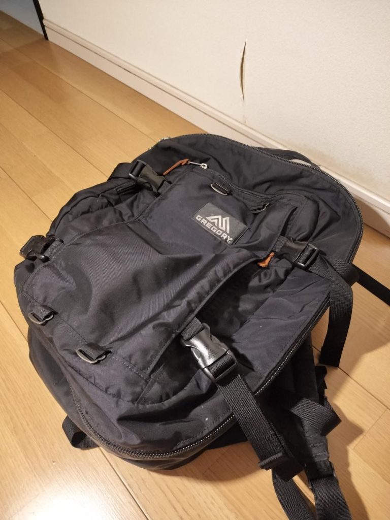 おしゃれなおすすめ30L大型リュック!普段使いからアウトドアでも活躍のグレゴリージャーニーマンV2!使い勝手や初代との違いも!