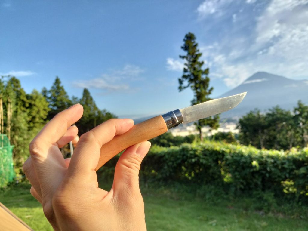 オピネルナイフの魅力と使い方|サイズ選びから手入れ方法まで、アウトドアで安心のナイフ7号のポイントや銃刀法も解説