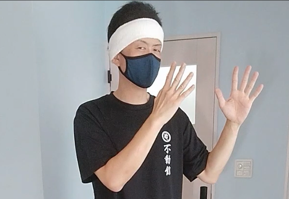 護身姿勢を身につけることで、有事の際に冷静に対応できる力が養われます。本記事では、元警察官、空手歴２０年以上の私が、護身基本となる構え方や姿勢について解説。姿勢を学び、自信を持って行動できるようになりましょう！