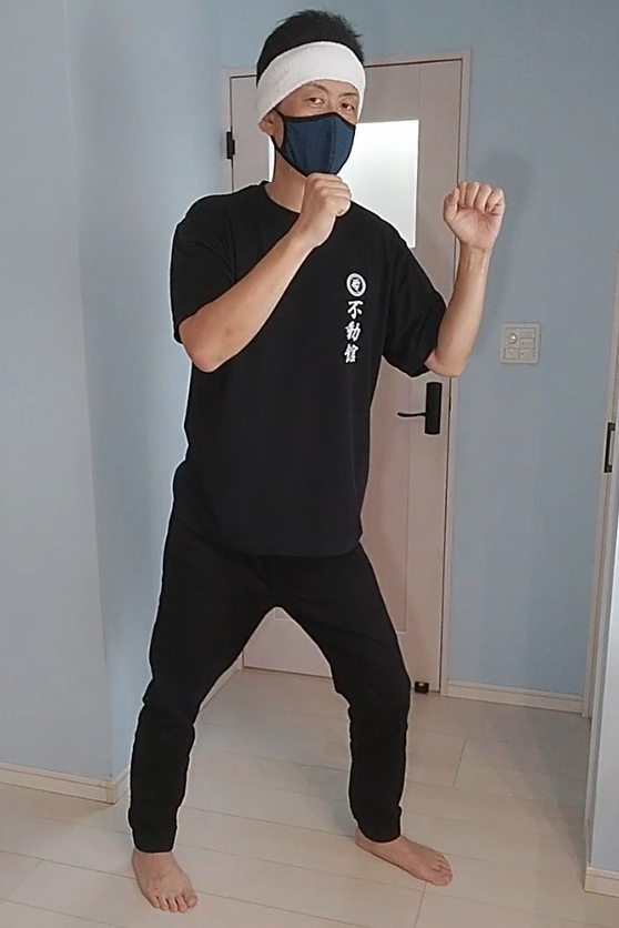 護身姿勢を身につけることで、有事の際に冷静に対応できる力が養われます。本記事では、元警察官、空手歴２０年以上の私が、護身基本となる構え方や姿勢について解説。姿勢を学び、自信を持って行動できるようになりましょう！