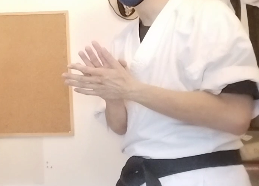 元警察官の護身術!カスハラ、輩相手に!女性にもおすすめの構えはこれ。