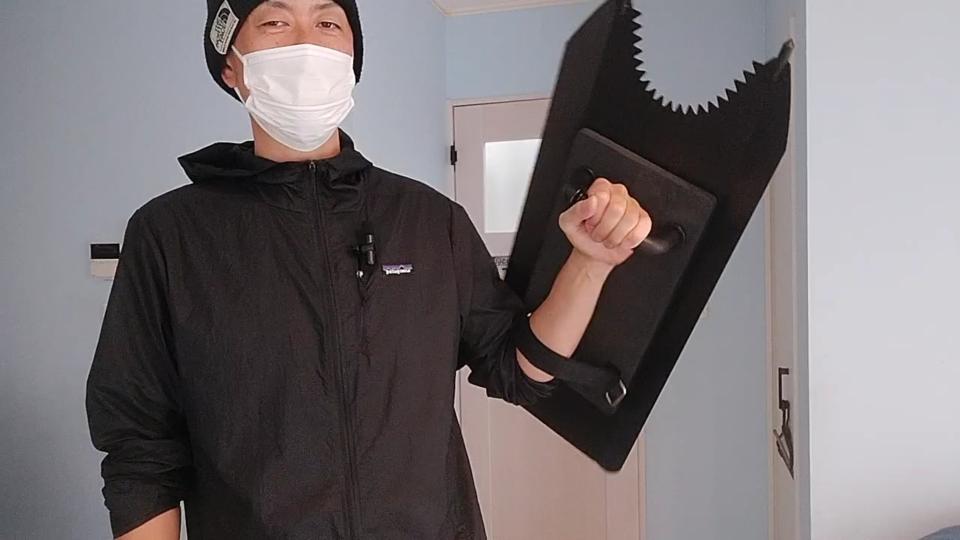 元警察官で格闘技歴20年以上の私がおすすめ!合金製のリーズナブルな盾で防犯しましょう!使い方もレクチャー!強盗の武器から命を守る!