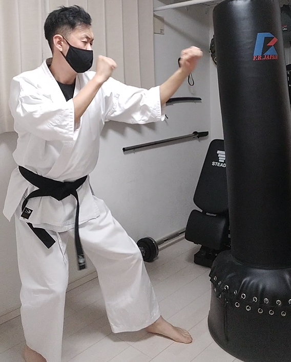 ベルトを活用した護身術｜暴漢・強盗対策にも！元警察官が教える実践的な使い方