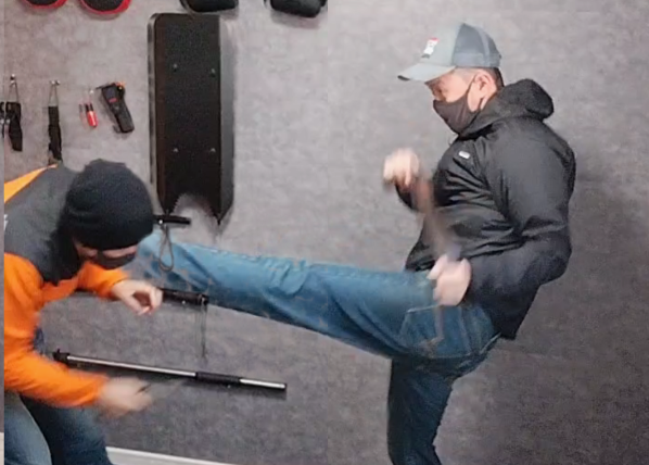 ベルトを活用した護身術｜暴漢・強盗対策にも！元警察官が教える実践的な使い方