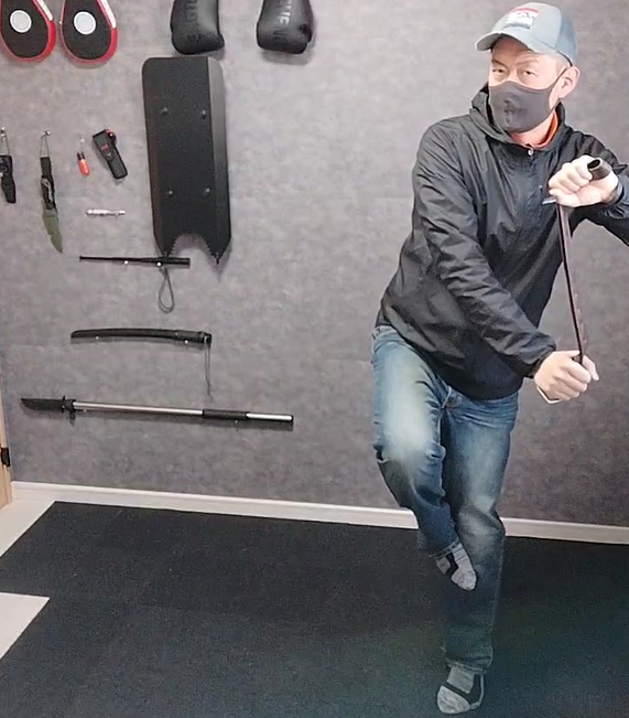 ベルトを活用した護身術｜暴漢・強盗対策にも！元警察官が教える実践的な使い方