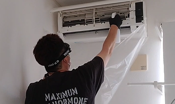 【元警察官直伝】エアコン内部清掃を自分で安全に！おすすめスプレーと掃除手順を完全解説