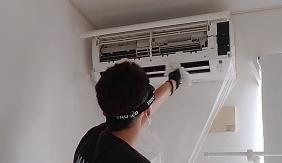 【元警察官直伝】エアコン内部清掃を自分で安全に！おすすめスプレーと掃除手順を完全解説