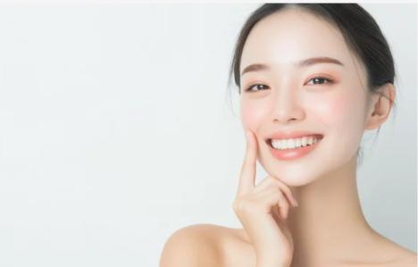 歯周病で歯ぐきが炎症を起こしているイメージ図。歯肉炎や歯槽膿漏など中年男性に多い歯の病気を表し、電動歯ブラシによる予防や健康維持の重要性を示す