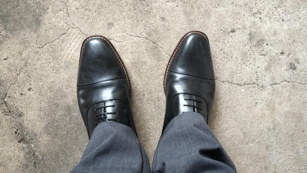 リーズナブルな革靴。安い価格帯ながら本革を使用した入門向けビジネスシューズです。