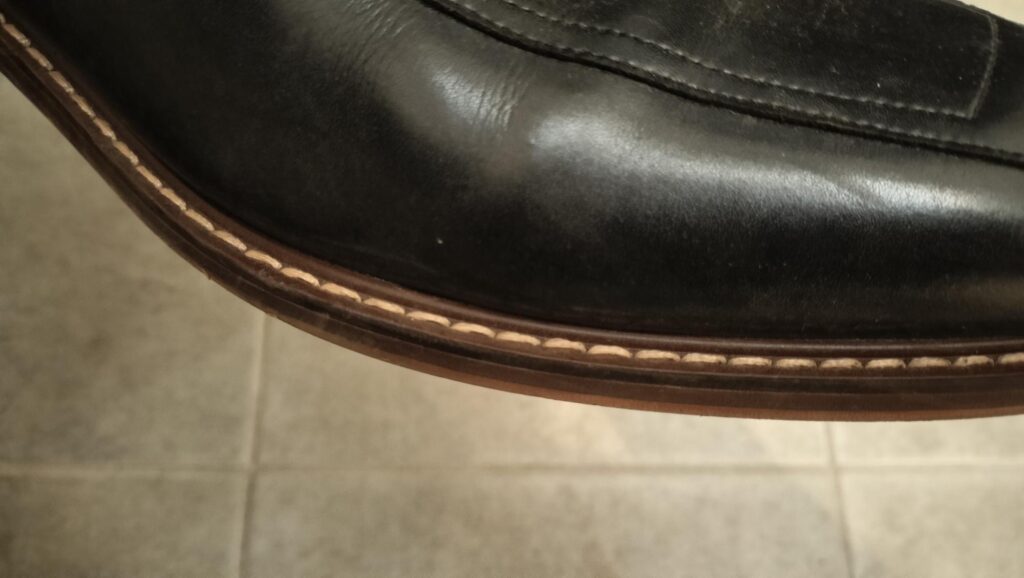 リーズナブルな革靴。安い価格帯ながら本革を使用した入門向けビジネスシューズです。