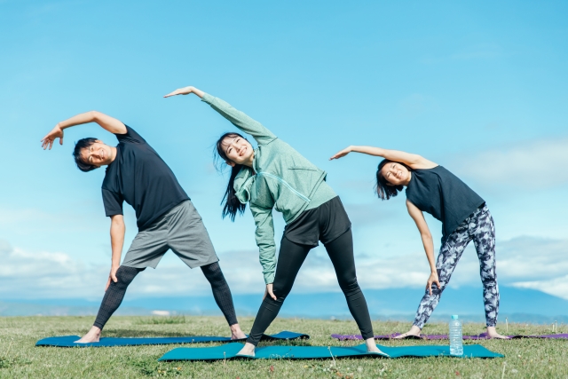 30代からの腰痛対策！いきなりストレッチが逆効果な理由と、ぎっくり腰を回避する「筋膜リリースガン」の活用術を元警察官が解説。カチカチの筋肉を安全にほぐし、生活リスクを最小限に抑えるプロ推奨のメンテナンス手順とは。動けなくなる前に、正しいセルフケアで日常を守りましょう。